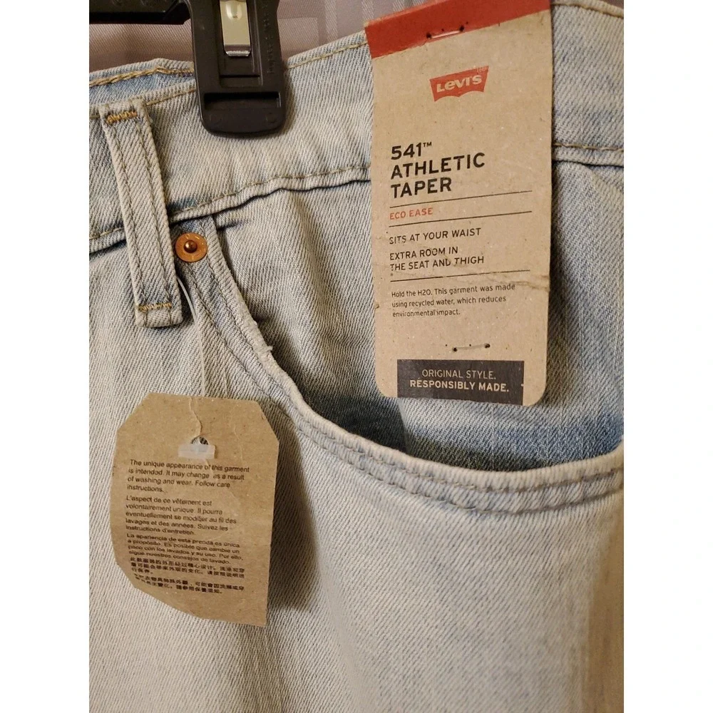 NWT Levis 541 Big & Tall Athletic Taper Distressed Mens Jeans 40X30 Light Denim